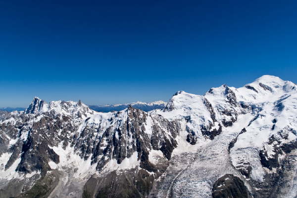 Grandes Jorasses, Aiguille du Midi, Mont Blanc et Glacier des Bossons