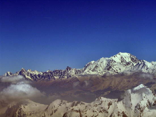 en approche du Mont Blanc ( sa gauche, l'Aiguille du Midi)