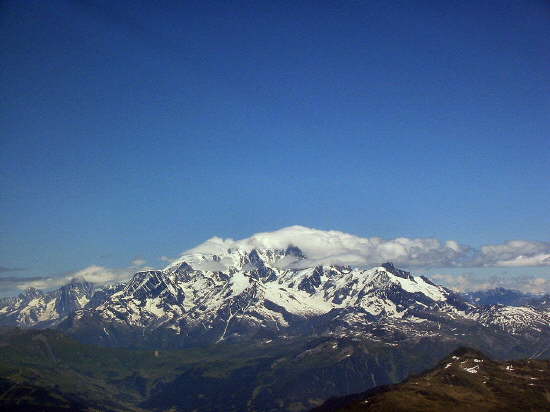 Le Mont-Blanc chapeaut de nuages